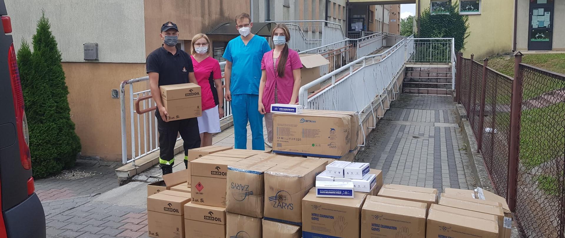 KAZIMIERSCY STRAŻACY DOSTARCZYLI ŚRODKI 