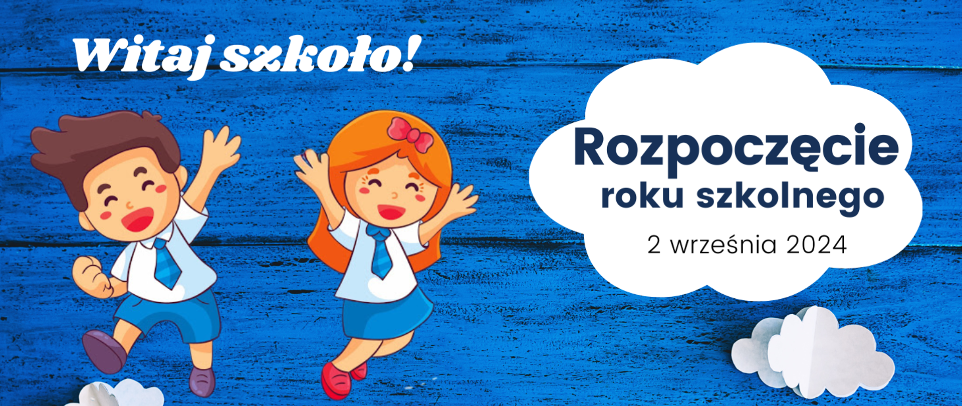 Tło obrazka w kolorze niebieskim. Po lewej stronie chłopiec z podniesioną lewą ręką, w brązowych włosach, białej koszuli, niebieskim krawacie i niebieskich spodenkach. Obok niego dziewczynka w pomarańczowych włosach, czerwonej kokardce na włosach, białej koszuli, niebieskim krawacie i niebieskiej spódnicy. Nad dziećmi biały napis: "witaj szkoło". Po prawej stronie obrazka na białej chmurce granatowy napis: "rozpoczęcie roku szkolnego 2 września 2024.