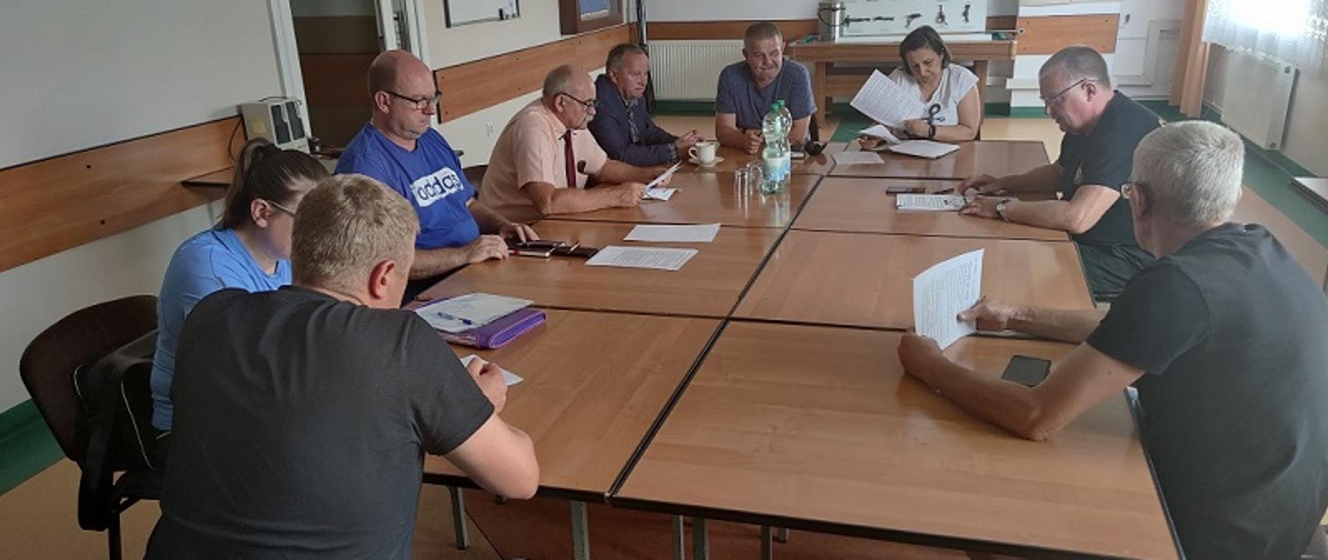 Zdjęcie uczestników spotkania w sprawie programu Szczepimy się z OSP