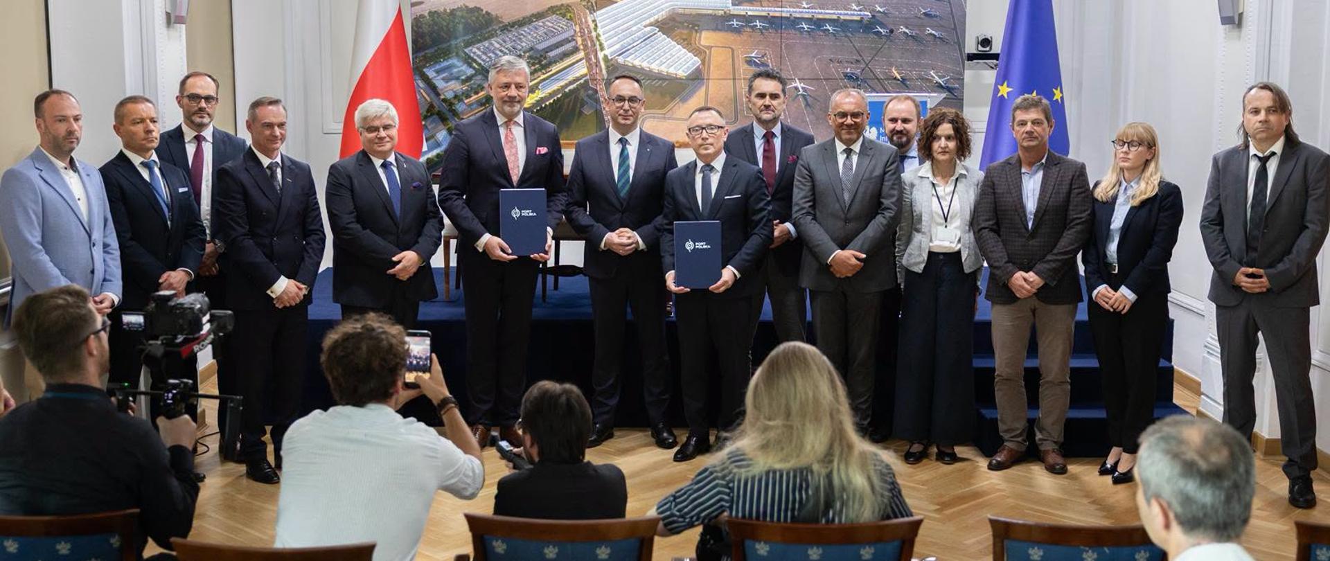 Rusza budowa jednego z największych projektów infrastrukturalnych w historii Polski - podpisano umowę na prace fundamentowe pod terminal Portu Polska