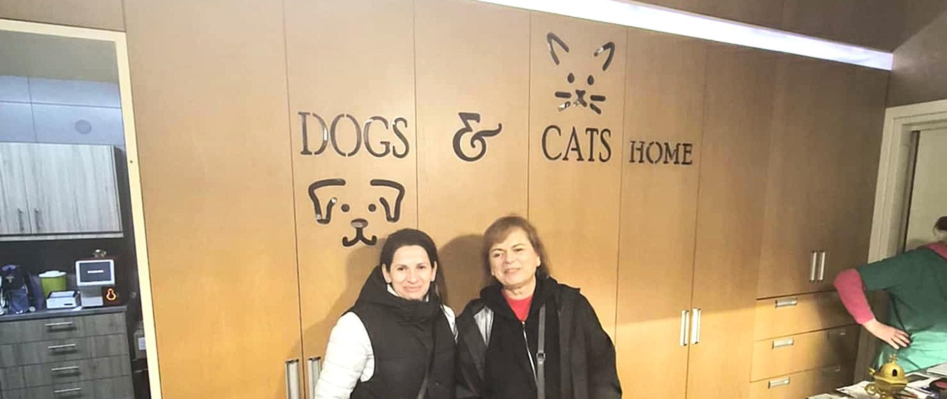 Pani Dyrektor Sabina Sęk i Koordynator Projektu Beata Zorzycka w klinice weterynaryjnej – miejscu stażu techników weterynarii.