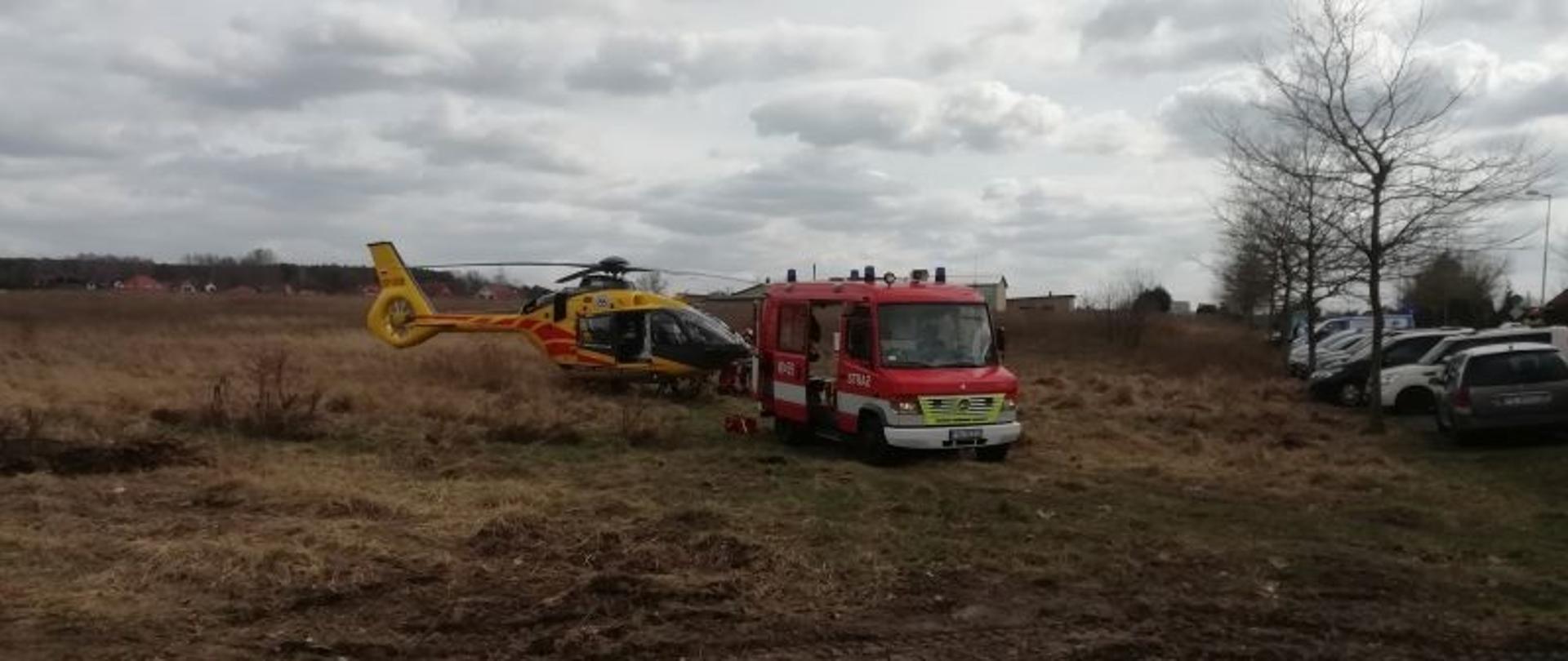 na zdjęciu znajduje się śmigłowiec oraz karetka z JRG Sulęcin