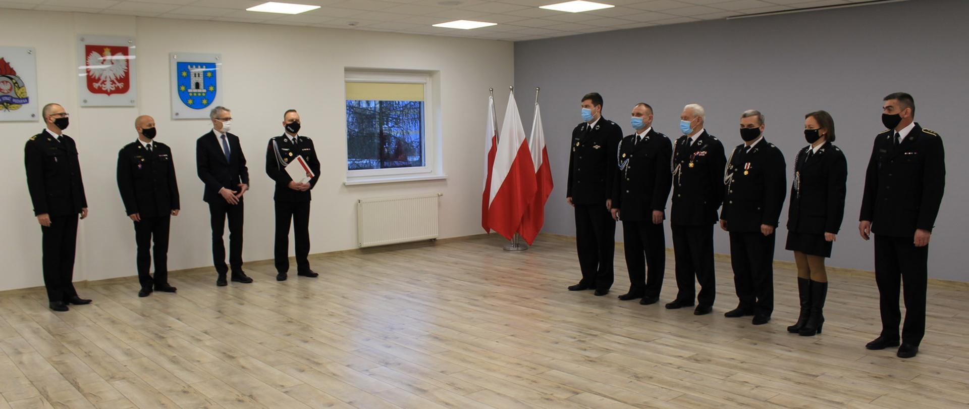 Strażacy podczas uroczystego wręczenia Decyzji Komendanta Głównego Państwowej Straży Pożarnej