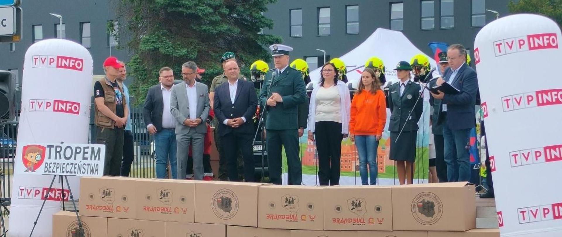 Przemowa Wielkopolskiego Wojewódzkiego Inspektora Transportu Drogowego Tomasza Tańskiego, wśród innych ważnych gości spotkania akademii ratowniczej Sarex kids 2024.