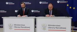 17 lutego 2025 r. w Warszawie, wicepremier - minister obrony narodowej Władysław Kosiniak – Kamysz oraz Pełnomocnik ds. Bezpieczeństwa Cyberprzestrzeni, sekretarz stanu w MON Cezary Tomczyk, wzięli udział w uroczystości podpisania porozumienia o współpracy z firmą Microsoft reprezentowaną przez Brada Smitha - prezesa i wiceprzewodniczącego zarządu Microsoft. Fot. Krzysztof Gumul/WCEO