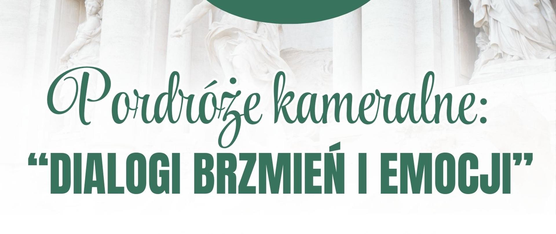 Plakat utrzymany jest w eleganckiej, biało-zielonej kolorystyce z tłem przedstawiającym klasyczną architekturę i rzeźby oraz ozdobnym zapisem nutowym.
Centralnie widnieje tytuł „Podróże kameralne: Dialogi brzmień i emocji” oraz informacja o koncercie kameralnym dla młodzieży w Filharmonii Opolskiej, organizowanym przez Radę Rodziców, wraz z listą wykonawców i ich instrumentów.
W dolnej części podano datę wydarzenia (20 kwietnia 2026 roku, godz. 11:00), godzinę wyjazdu, informacje o zapisach oraz adnotację, że wyjazd jest sponsorowany przez Radę Rodziców.