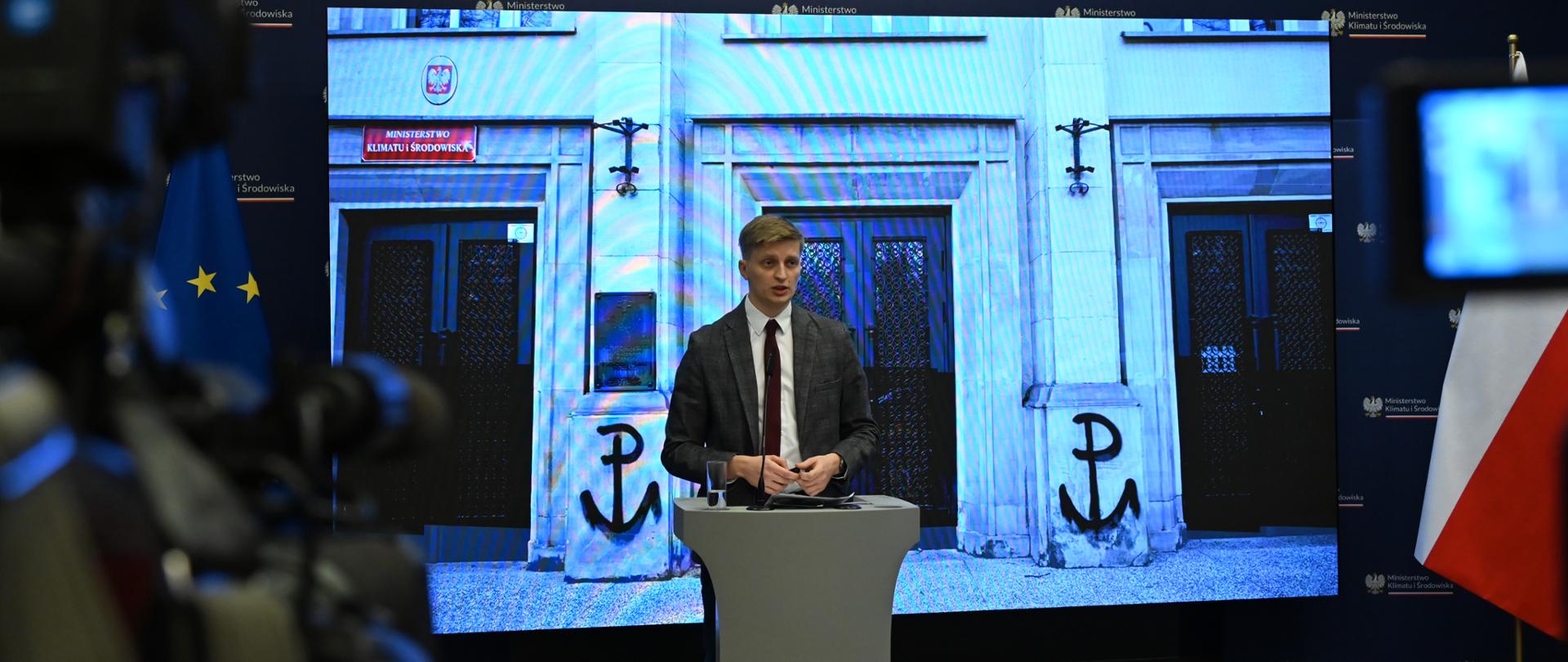 rzecznik prasowy Hubert Różyk