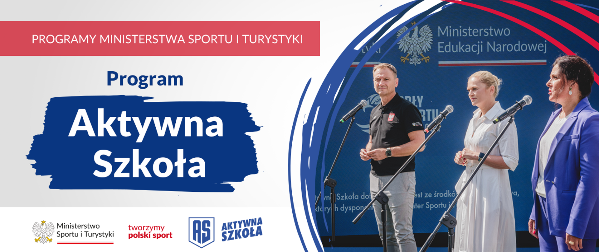Grafika. Z lewej strony napisy. Od góry: (1) na czerwonym pasku dużymi białymi literami: PROGRAMY MINISTERSTWA SPORTU I TURYSTYKI; (2) na jasnym tle granatowymi literami: Program; (3) na granatowym tle białymi literami: Aktywna Szkoła. Na dole na białym pasku logotypy: MSiT, tworzymy polski sport i Aktywna Szkoła. Z prawej strony zdjęcie. Przy mikrofonach stroją od lewej strony: Minister Sportu i Turystyki S. Nitras, Ministra Edukacji Narodowej B. Nowacka; (3) dyrektorka szkoły, w której odbyła się konferencja. Za nimi granatowa ścianka z widocznym logotypem MEN. W prawym górnym rogu ukosem trzy kreski wygięte w lekki łuk jedna pod drugą.
