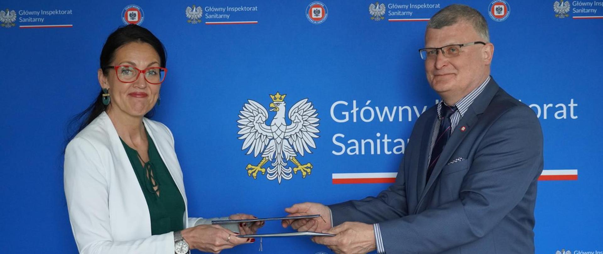 Główny Inspektor Sanitarny dr n. med. Paweł Grzesiowski i Dyrektorka Centralnego Instytutu Ochrony Pracy – Państwowego Instytutu Badawczego Agnieszka Szczygielska