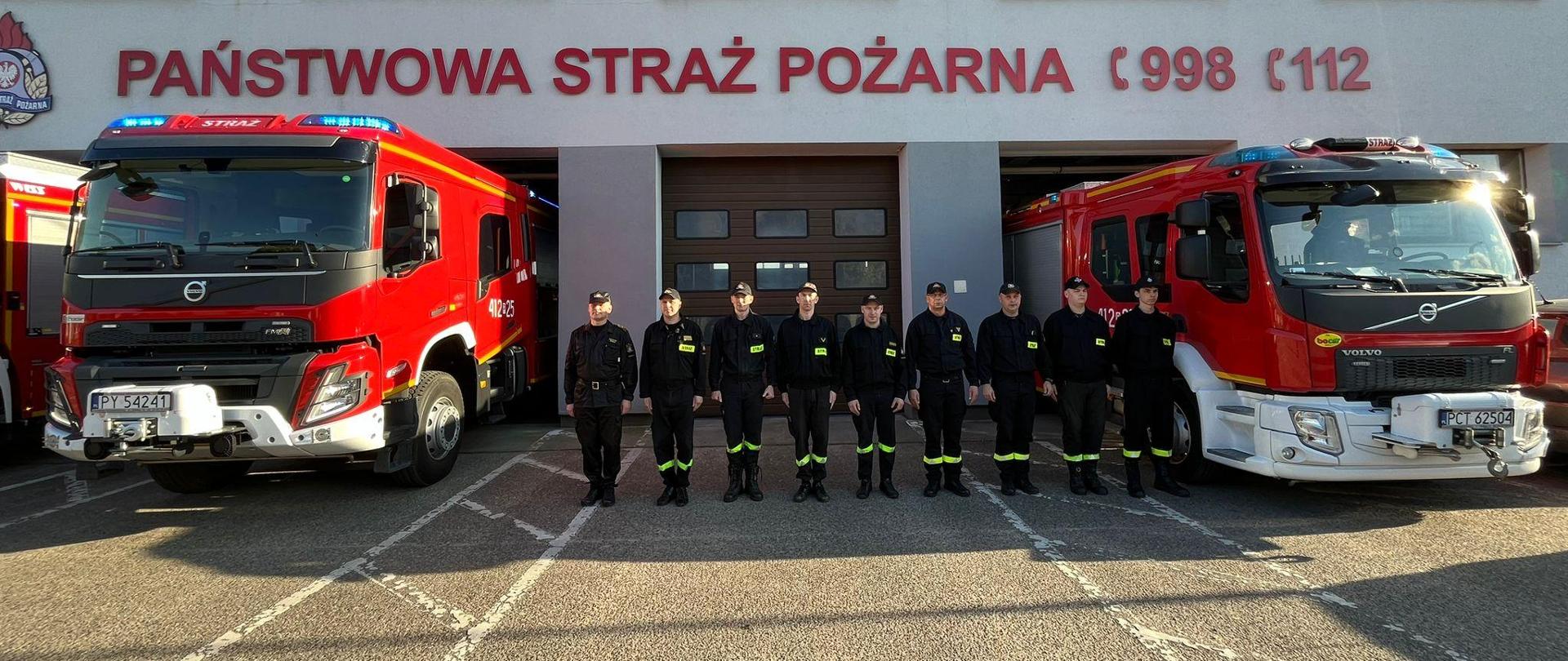 strażacy przed JRG w Trzciance