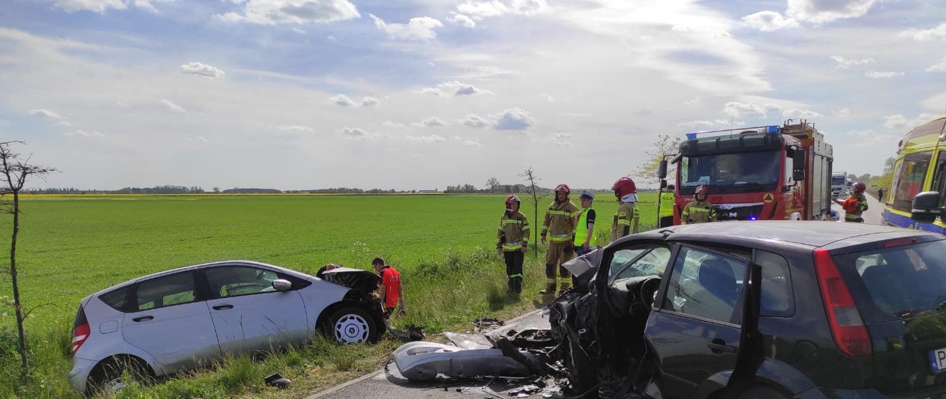 Zderzenie dwóch samochodów osobowych marki MERCEDES A180 oraz FORD FIESTA na 32. kilometrze drogi wojewódzkiej nr 187 na wysokości miejscowości Popówko.