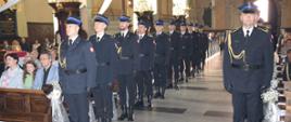 Na zdjęciu kompania honorowa w bazylice archikatedralnej w Przemyślu podczas mszy z okazji dnia strażaka