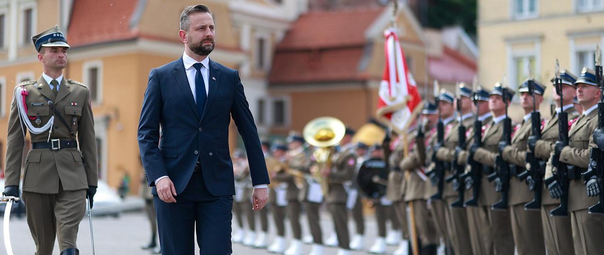 29 maja 2024 r. w Lublinie, Władysław Kosiniak-Kamysz, wicepremier - minister obrony narodowej, Stanisław Wziątek, podsekretarz stanu w MON oraz Czesław Mroczek, wiceminister spraw wewnętrznych i administracji wzięli udział w obchodach Dnia Weterana Działań poza Granicami Państwa. Fot. Krzysztof Niedziela/CO MON