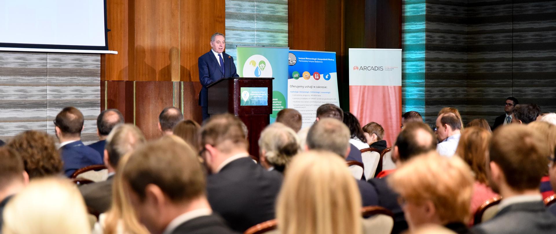 minister środowiska Henryk Kowalczyk