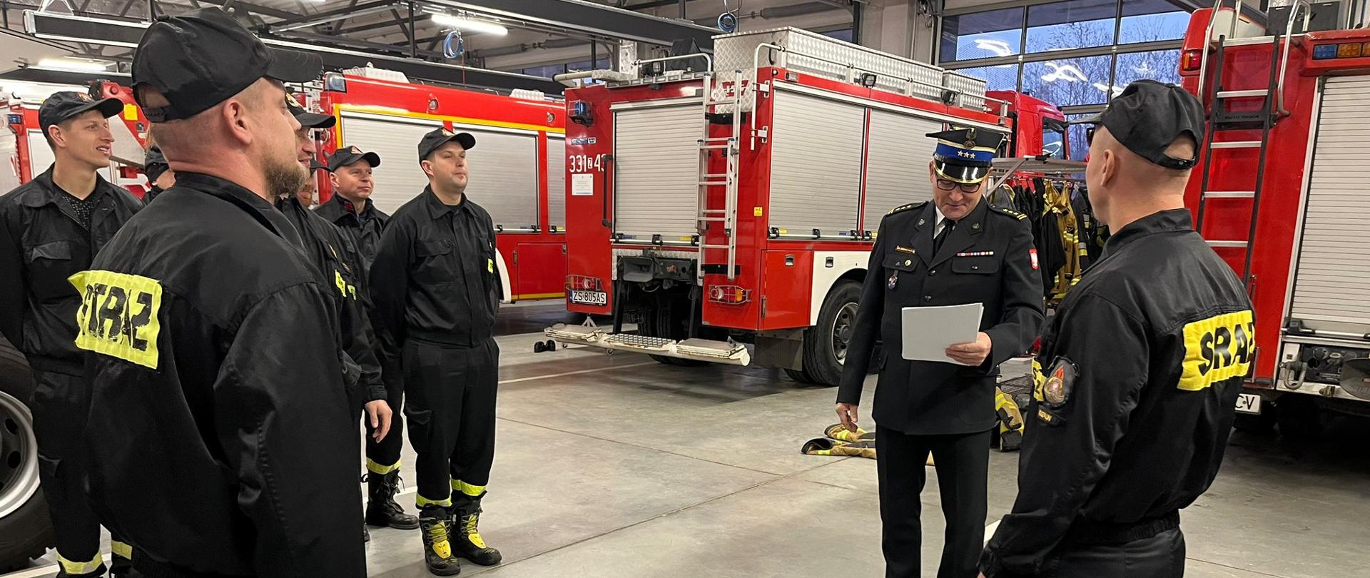 Wręczenie decyzji o awans w stopniu podoficerskim. Zmiana służby.