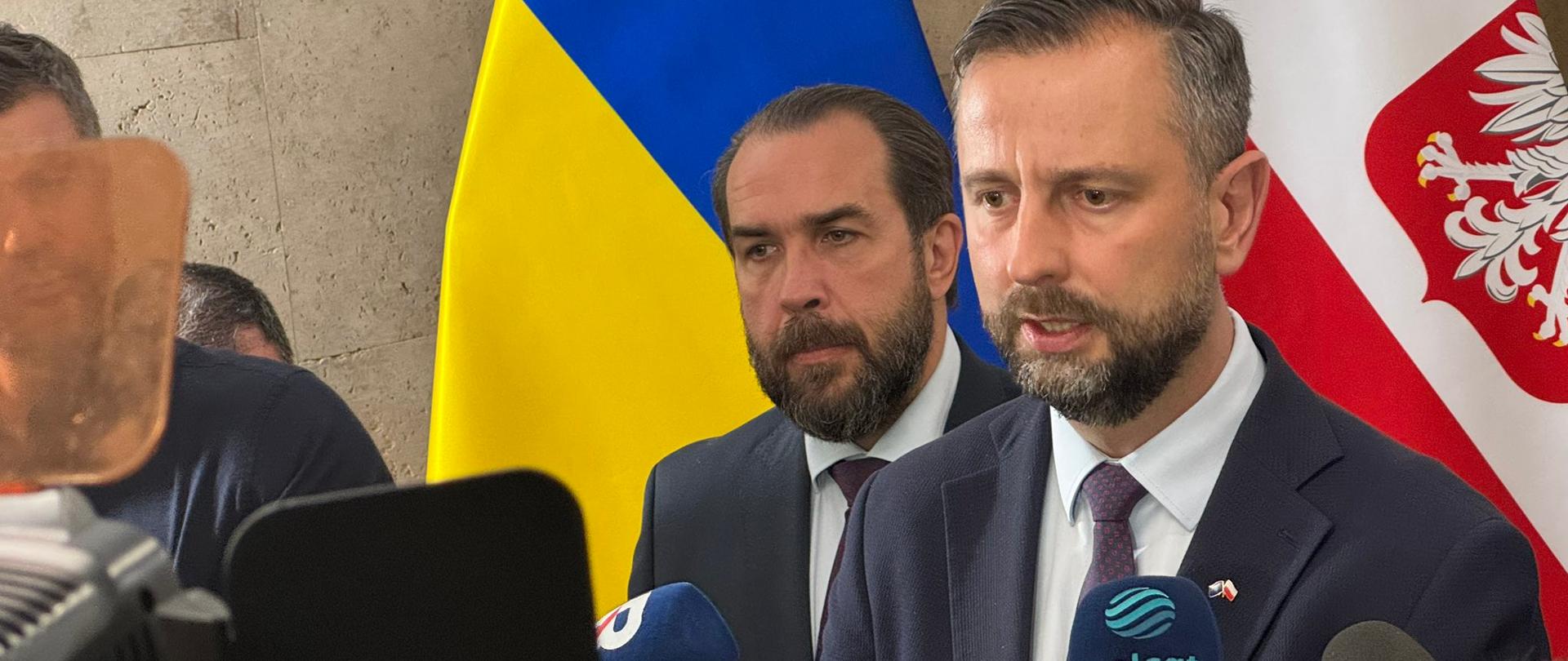 Zdjęcie wicepremiera Władysława Kosiniaka-Kamysza podczas briefingu dla mediów