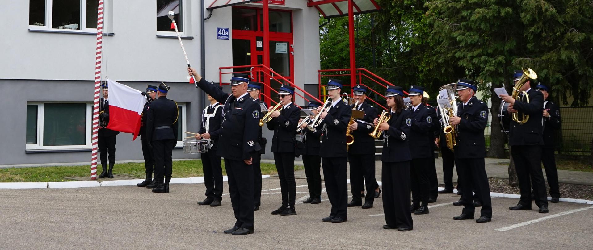 Orkiestra grająca Hymn Państwowy