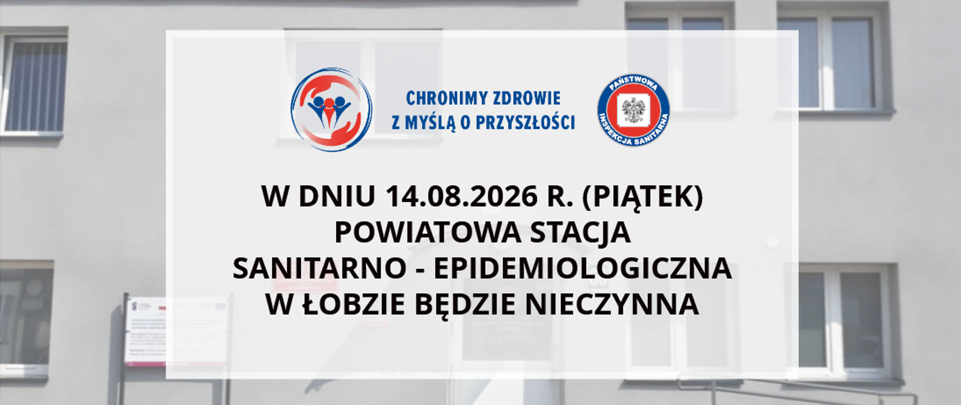 Na grafice jest logo PIS, poniżej jest napisane: W dniu 14.08.2026 r. (piątek) Powiatowa Stacja Sanitarno - Epidemiologiczna w Łobzie będzie nieczynna. W tle widać budynek stacji.