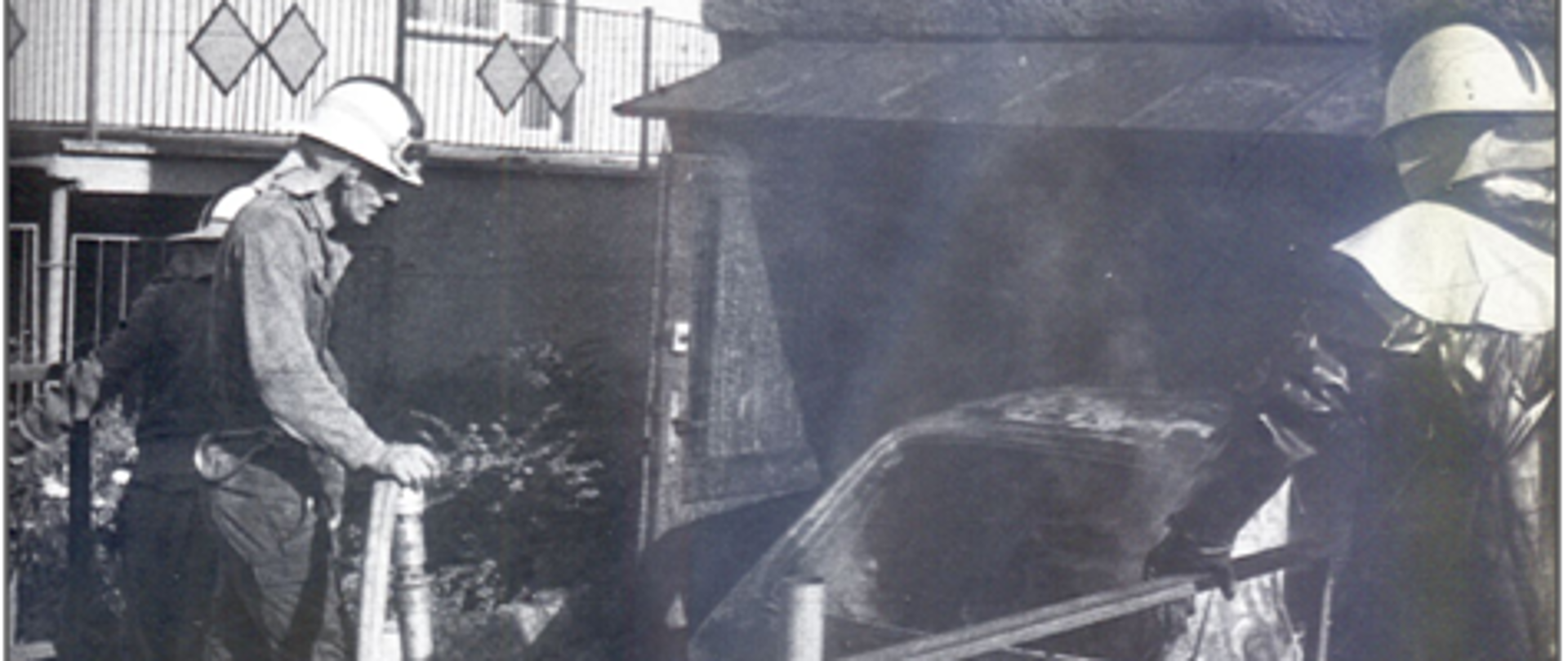 1 lipca 1992 r., w miejsce dotychczasowych struktur straży pożarnej, utworzono komendy i
jednostki ratowniczo-gaśnicze Państwowej Straży Pożarnej.