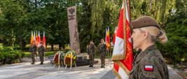Wojewoda podlaski złożył wieniec pod pomnikiem przy ul. Kilińskiego, upamiętniając 82. rocznicę akcji "Burza"