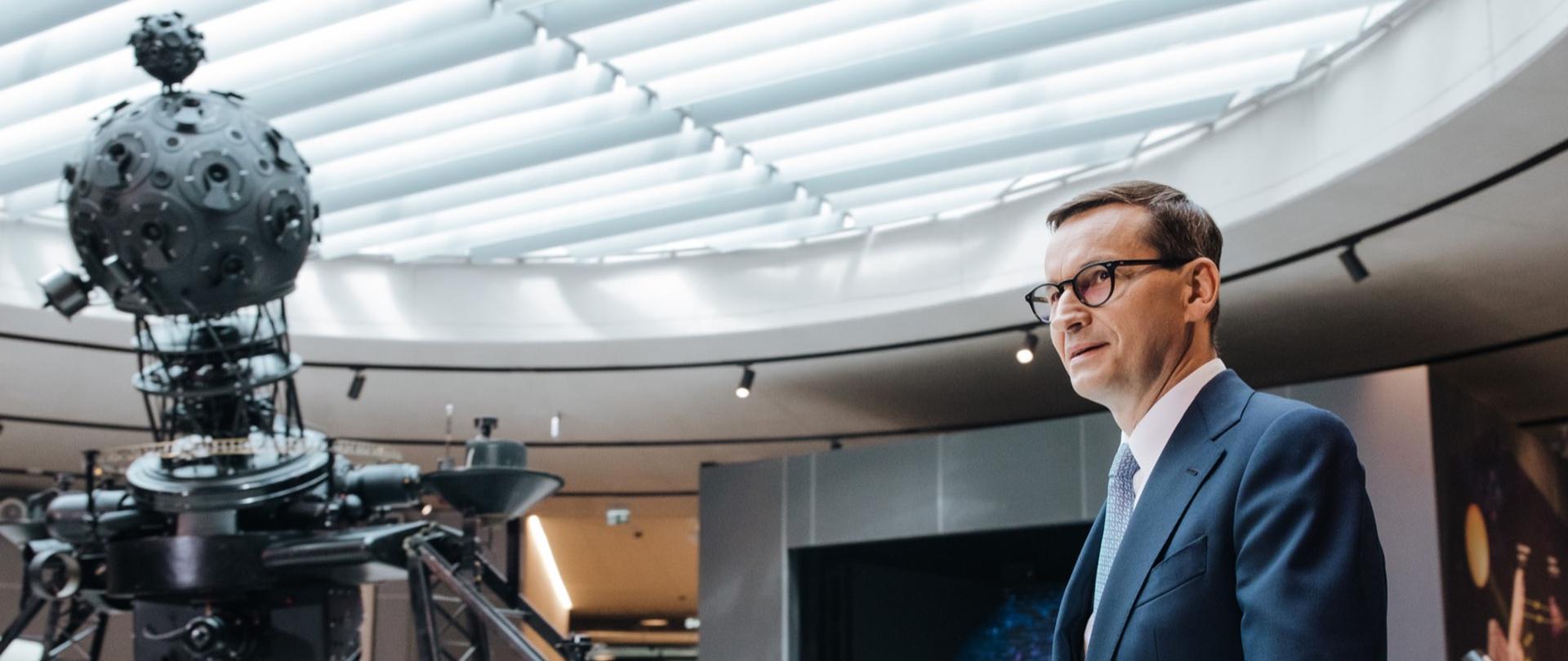 Premier Mateusz Morawiecki podczas wizyty w Planetarium Śląskiego Parku Nauki w Chorzowie