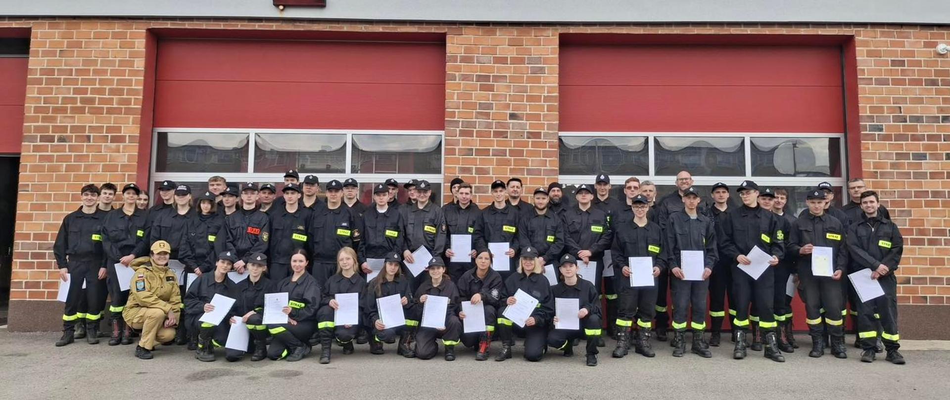 Zdjęcie pamiątkowe po ukończeniu szkolenia.