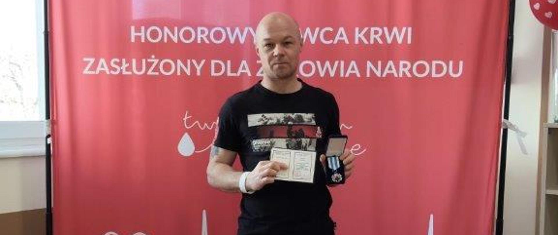 Odznaka „Honorowy Dawca Krwi – Zasłużony dla Zdrowia Narodu” dla funkcjonariusza JRG-2 Olsztyn