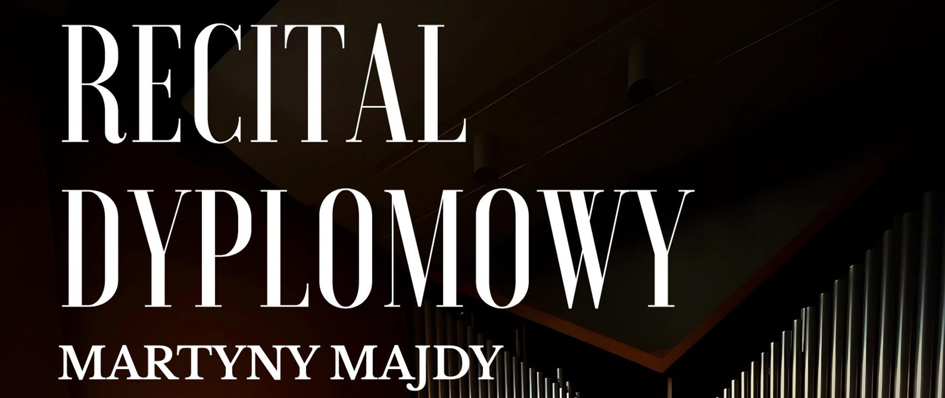 Na zdjęciu znajduje się plakat promujący recital dyplomowy pianistki. W centralnej części plakatu widać młodą kobietę grającą na fortepianie koncertowym. Ma długie, jasne włosy i jest ubrana w elegancką, ciemną, długą suknię. W tle znajduje się duży zestaw srebrnych piszczałek organowych, co sugeruje, że recital odbędzie się w sali koncertowej. Tekst na plakacie jest biały i umieszczony głównie po lewej stronie, kontrastując z ciemnym tłem. Zawiera następujące informacje: Nagłówek: „RECITAL DYPLOMOWY”
Dalsze informacje: „Martyny Majdy z klasy fortepianu mgr Bożeny Wnęk” Program koncertu: „W programie: J. S. Bach L. van Beethoven
F. Chopin C. Debussy S. Rachmaninow” Data i godzina wydarzenia: „18 września 2025, godz. 17:00” Miejsce koncertu:
„Sala koncertowa Państwowej Szkoły Muzycznej w Nowym Targu”