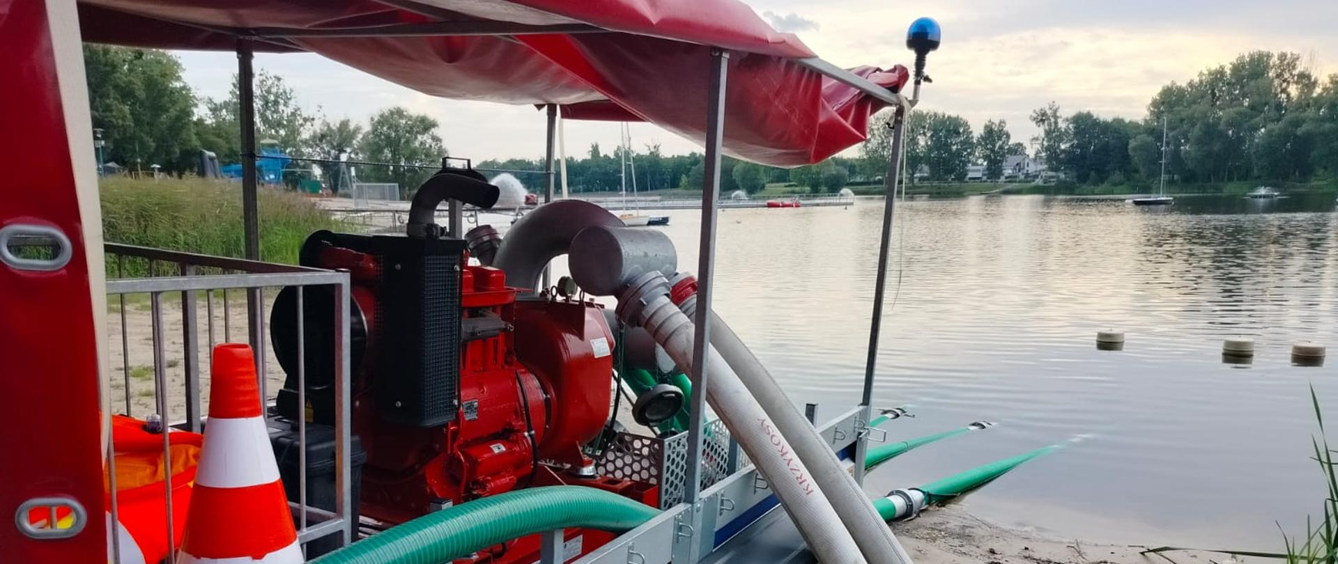 Pompa dużej wydajności i zbudowane stanowiska wodne nad Jeziorem Średzkim w celu natleniania wody