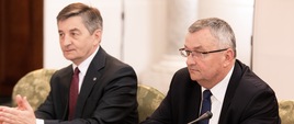 Minister A. Adamczyk oraz marszałek M. Kuchciński podczas konferencji