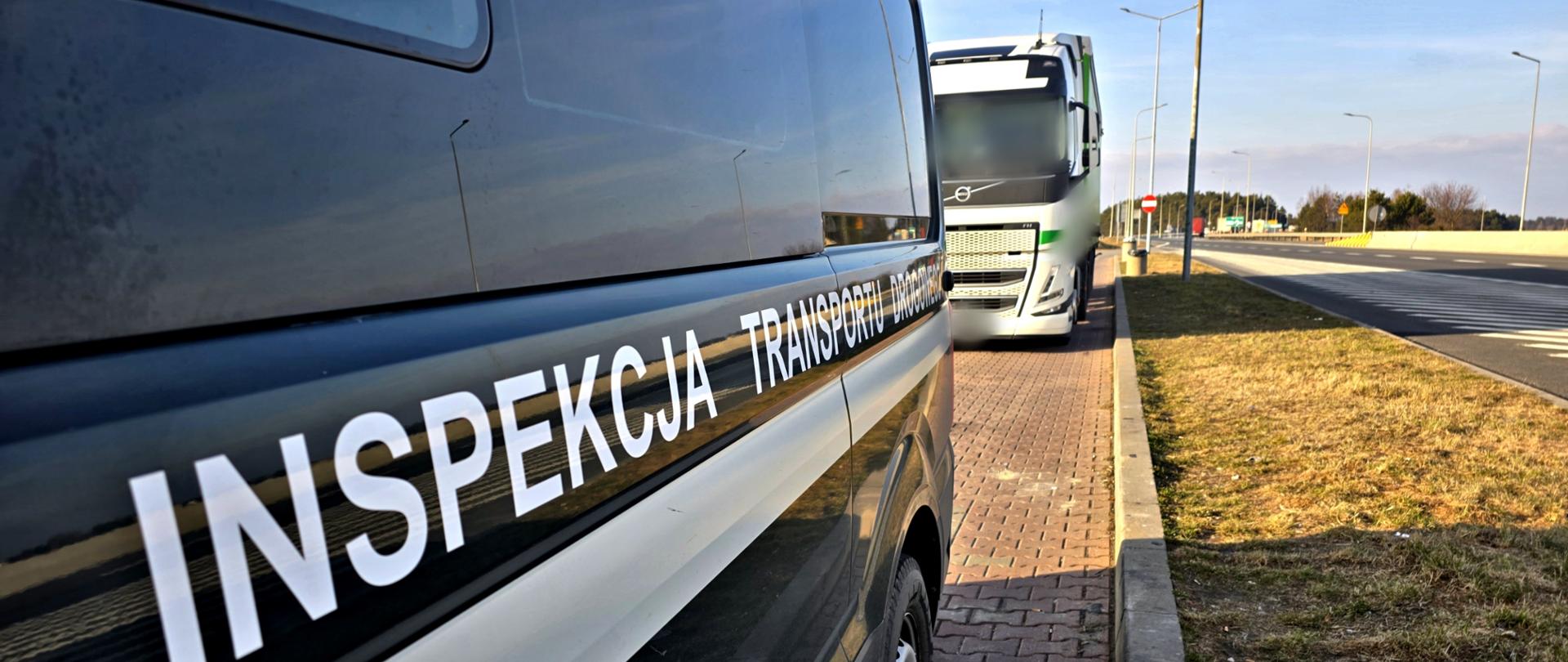 Kontrolowany pojazd podczas kontroli na punkcie kontrolnym opolskiej Inspekcji Transportu Drogowego