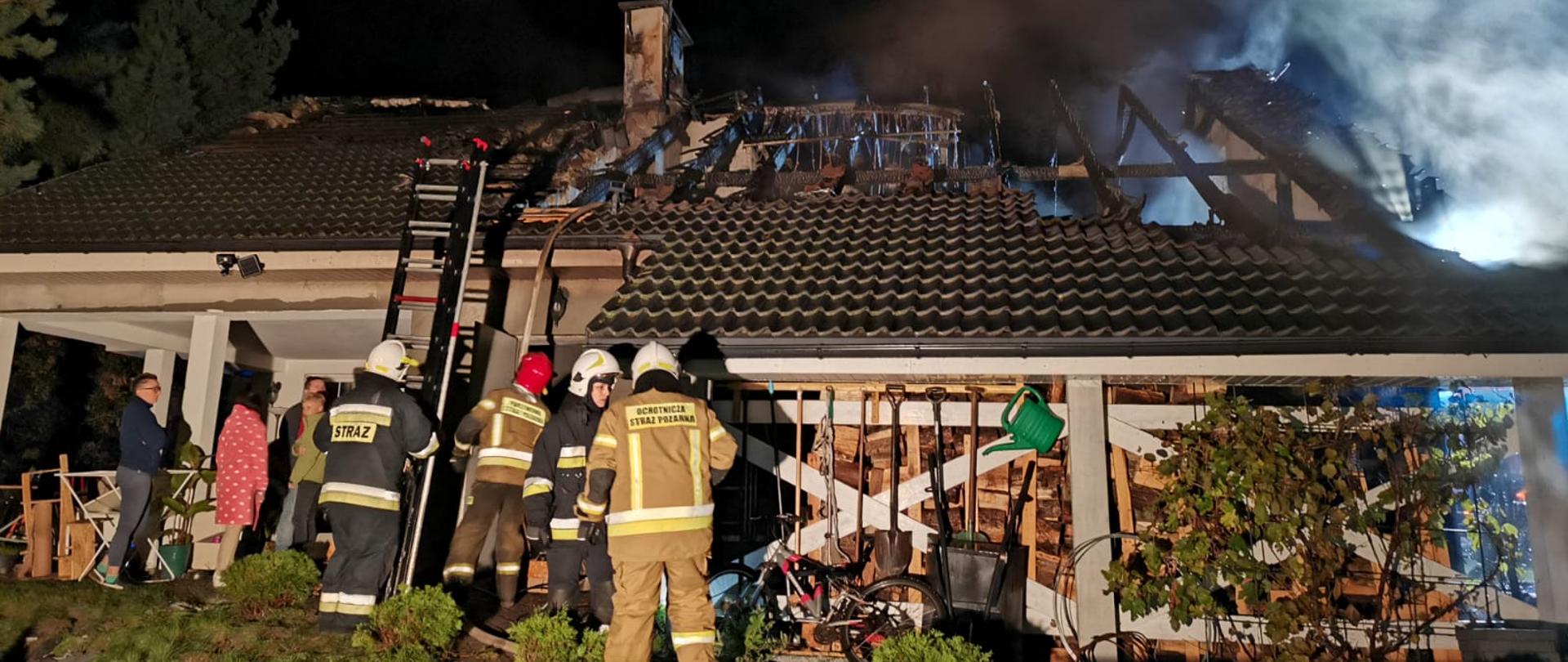 Pożar domu Ryjewo 11.10.2021 r. - działania strażaków