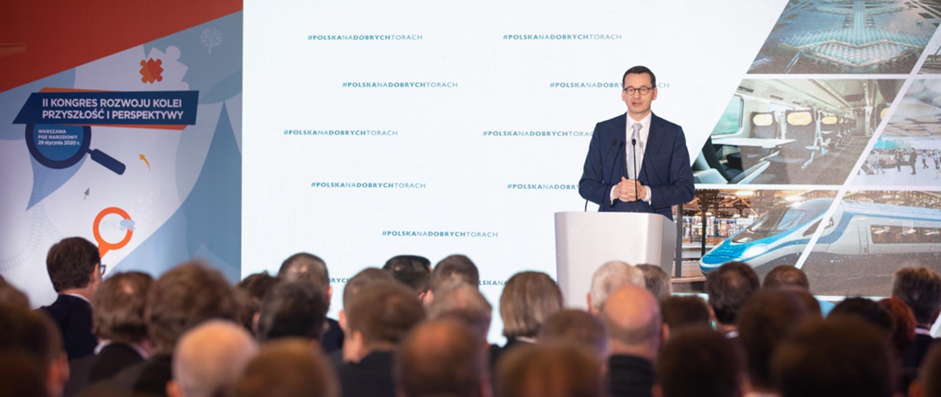 Premier Mateusz Morawiecki przemawia. 