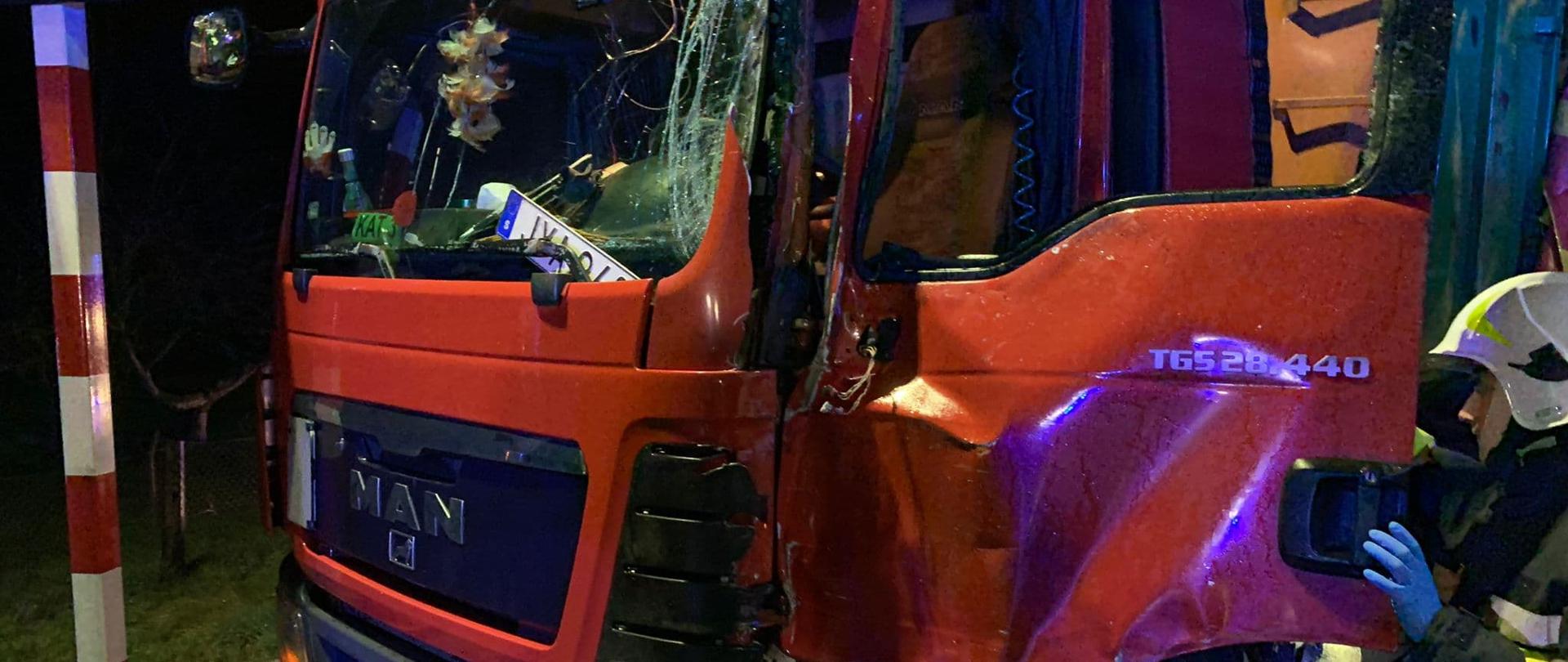 Zderzenie 2 tirów na 229. kilometrze drogi krajowej nr 11 na wysokości miejscowości Tarnowo.