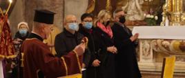 Ambasador RP Krzysztof Olendzki z małżonką Joanną Olendzką podczas mszy św. w intencji pokoju na Ukrainie w Katedrze św. Mikołaja w Lublanie