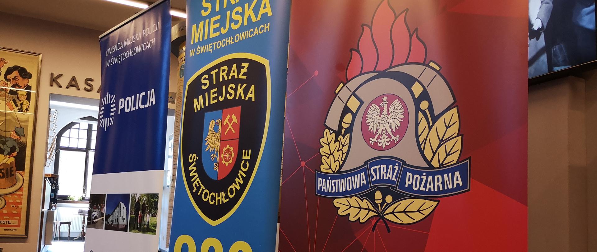 Zdjęcie przedstawia banery służb.