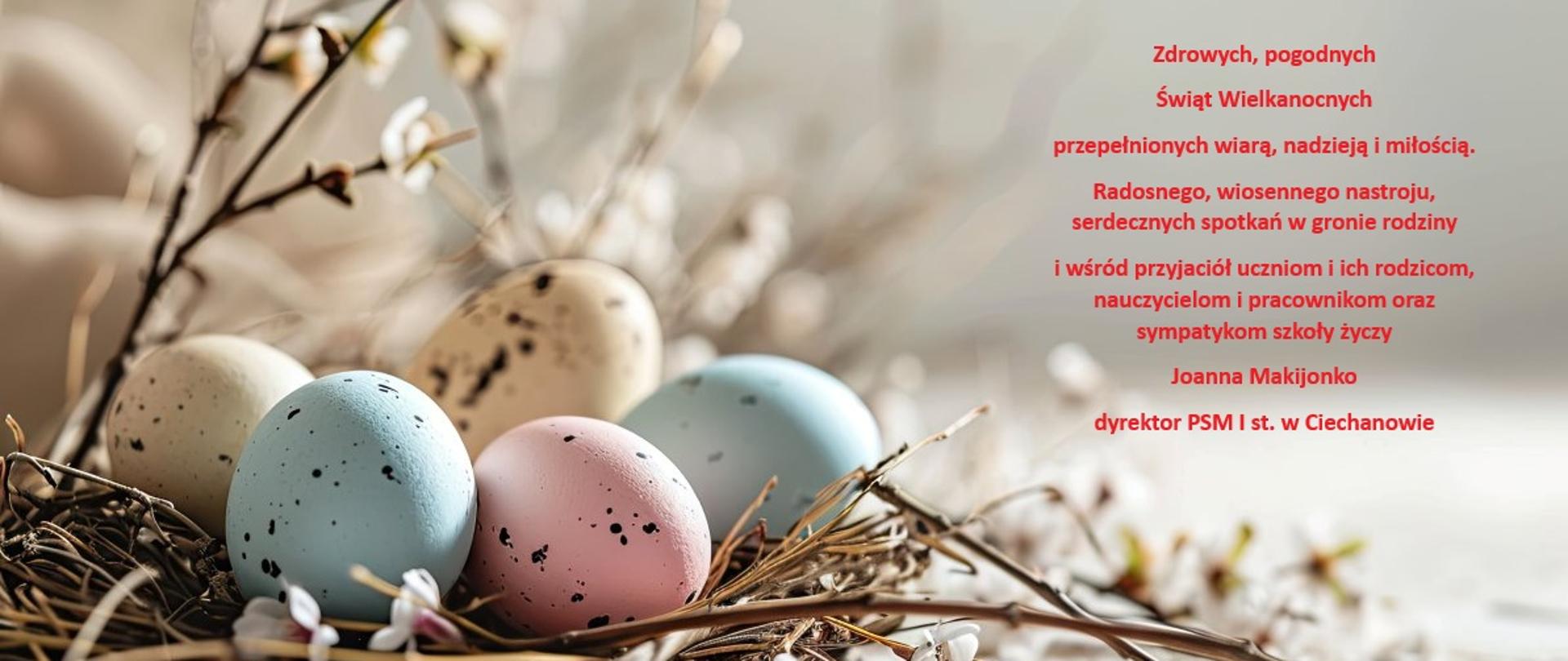 Na szarym tle czerwonymi literami życzenia wielkanocne. Po lewo kolorowe pisanki leżące na gałązkach . W tle białe kwiaty.