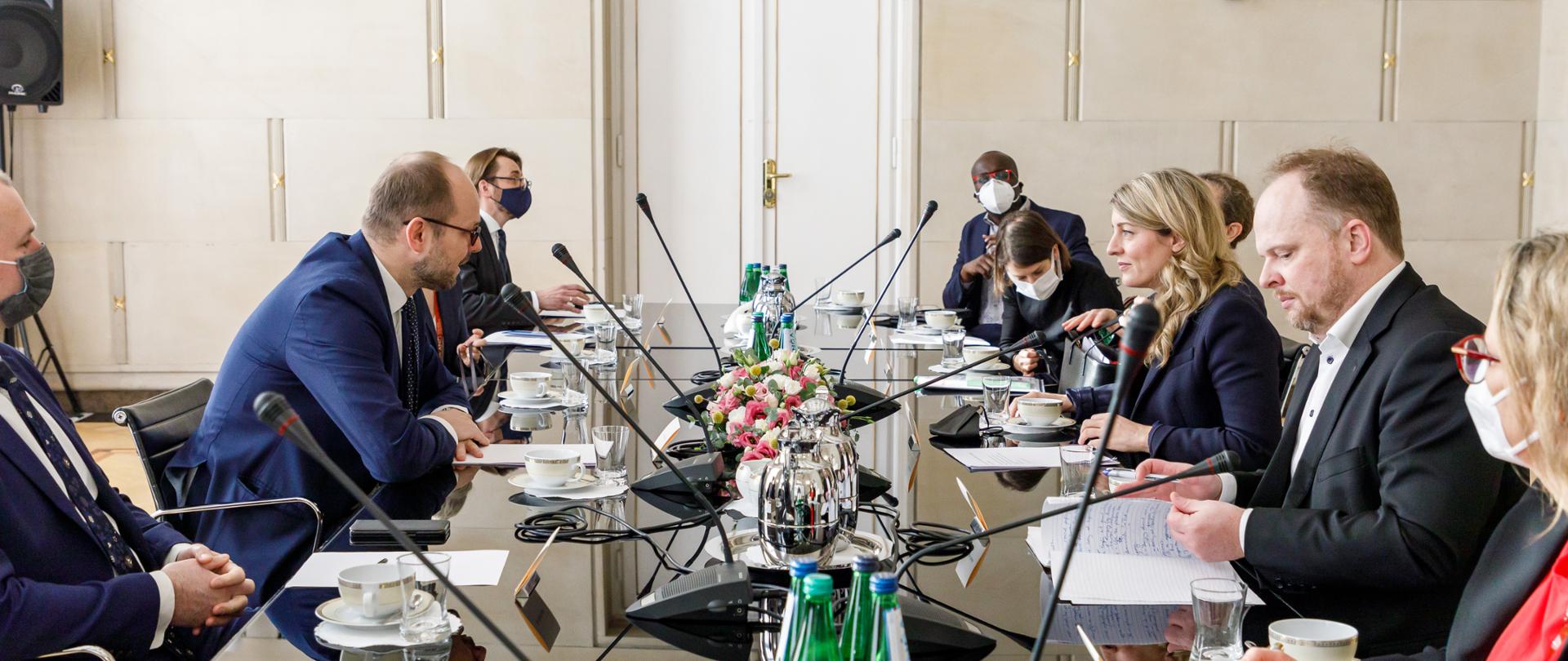  Polish-Canadian political consultations