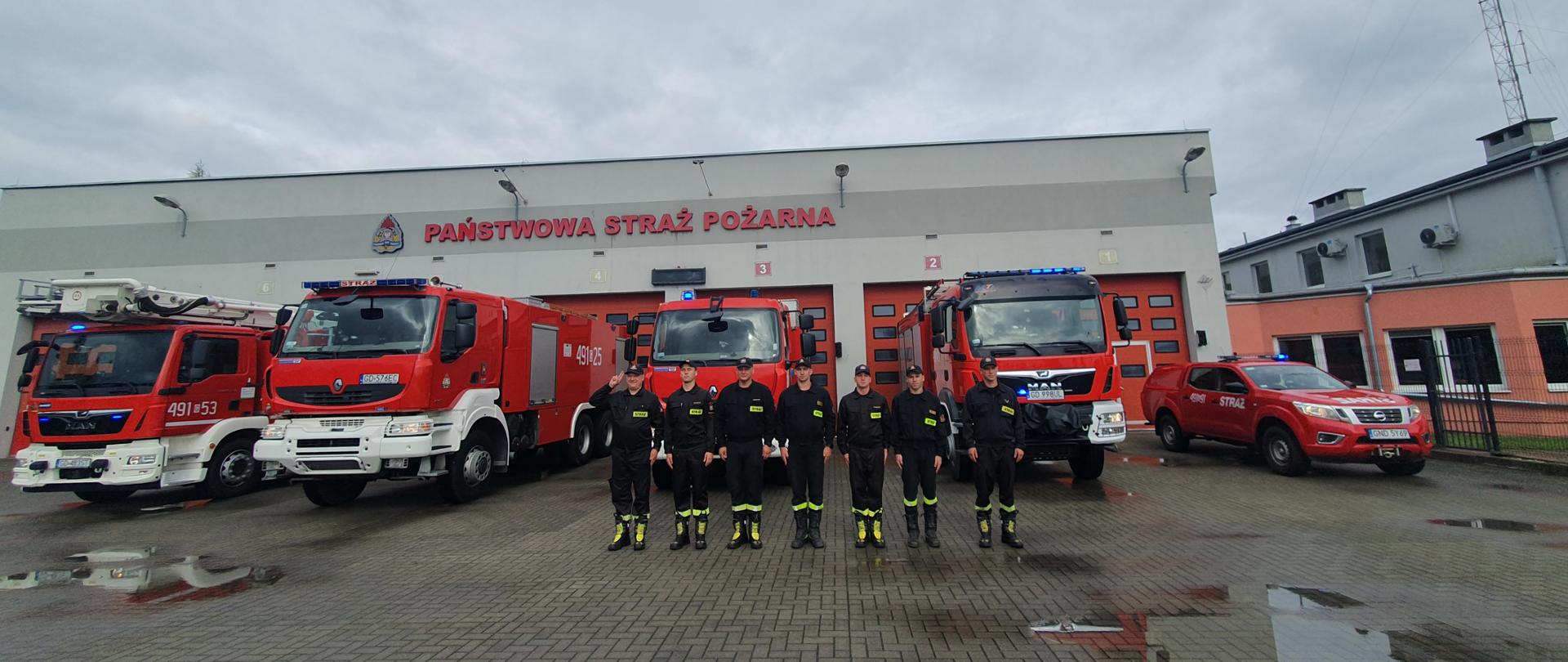 Punktualnie o godz. 17, w godzinie W, strażacy oddali hołd Powstańcom Warszawskim