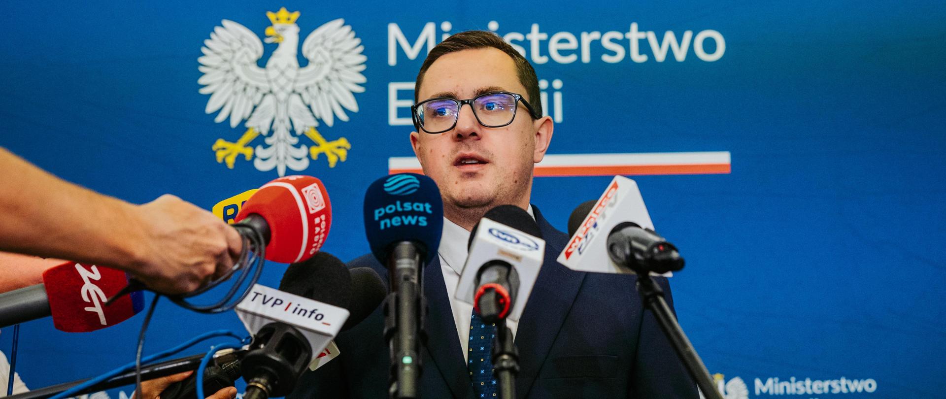 Minister Energii Miłosz Motyka