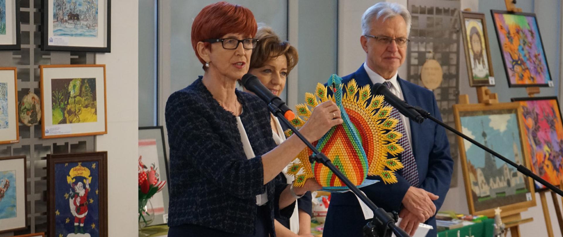 Wystawa prac uczestników ŚDS oraz WTZ