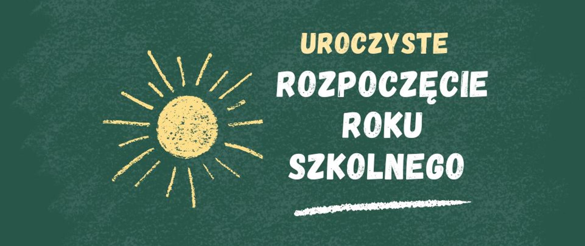 Grafika kolorowa. Na zielonym tle żółty rysunek kredą - słoneczko i napis o treści Uroczyste rozpoczęcie roku szkolnego