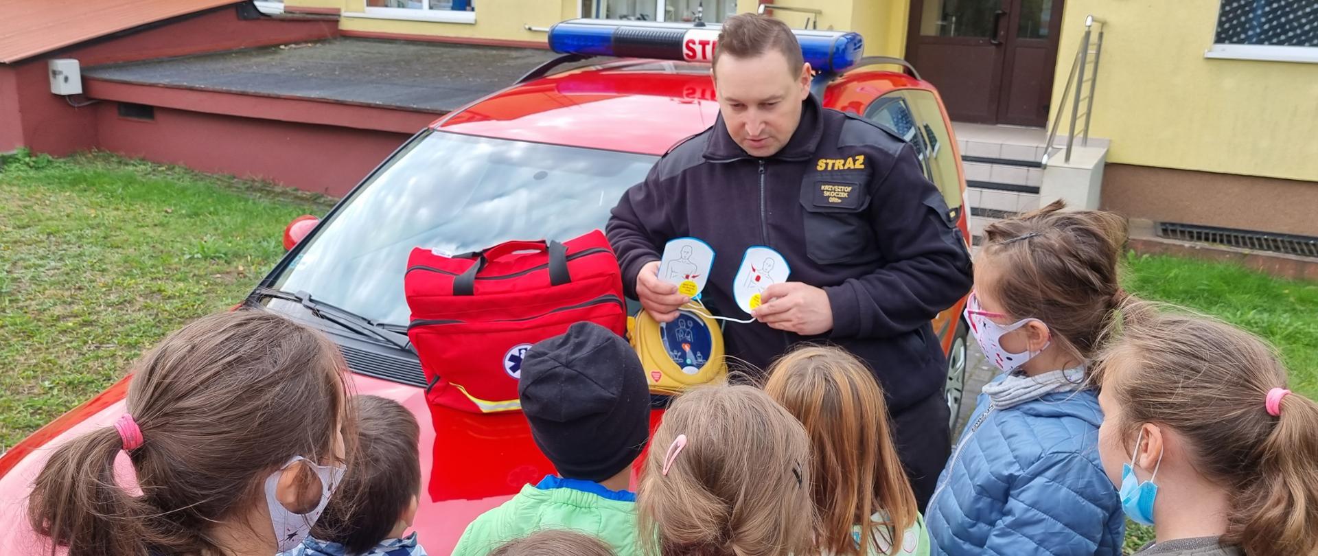 Wizyta w szkole w Barcicach - pokaz AED