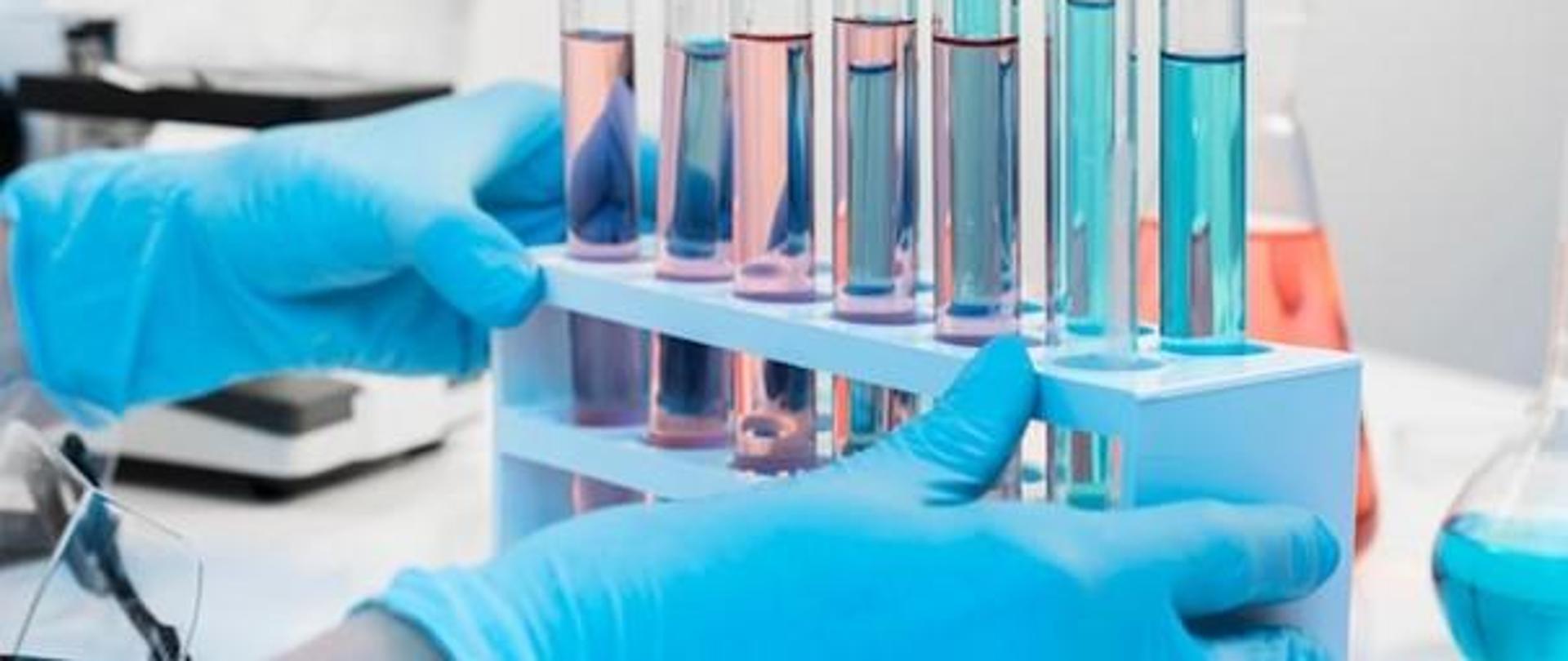 Laboratorium - próbówki 