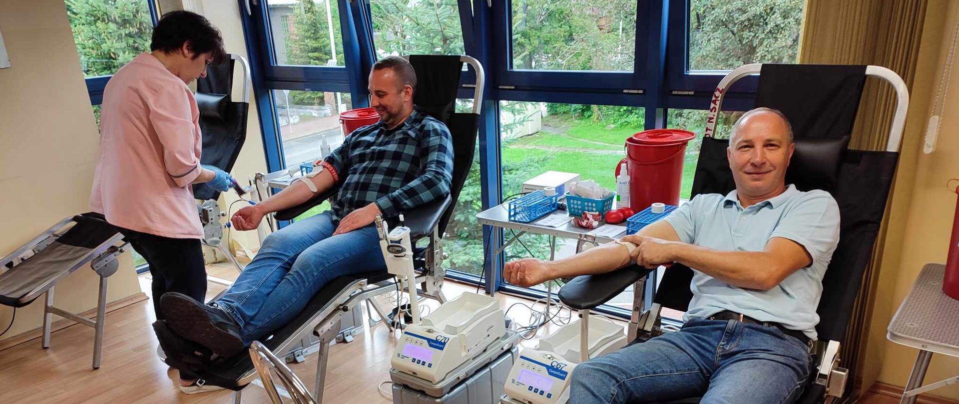 Strażacy oddają krew