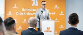 Minister infrastruktury Dariusz Klimczak w trakcie wypowiedzi