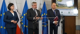 Minister J.K. Ardanowski, podsekretarz stanu R. Zarudzki oraz prezes ARiMR M. Fajger
