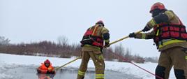 Ćwiczenia ratownicze z zakresu ratownictwa lodowego.