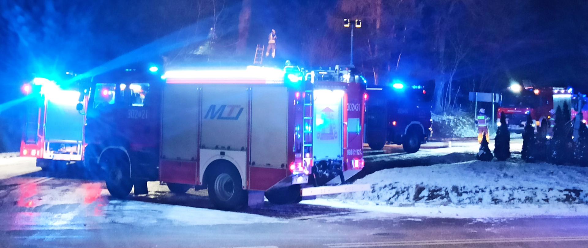 Pożar niezamieszkałego budynku jednorodzinnego w miejscowości Piotrowiec przy ulicy Nowowiejskiej gmina Łopuszno