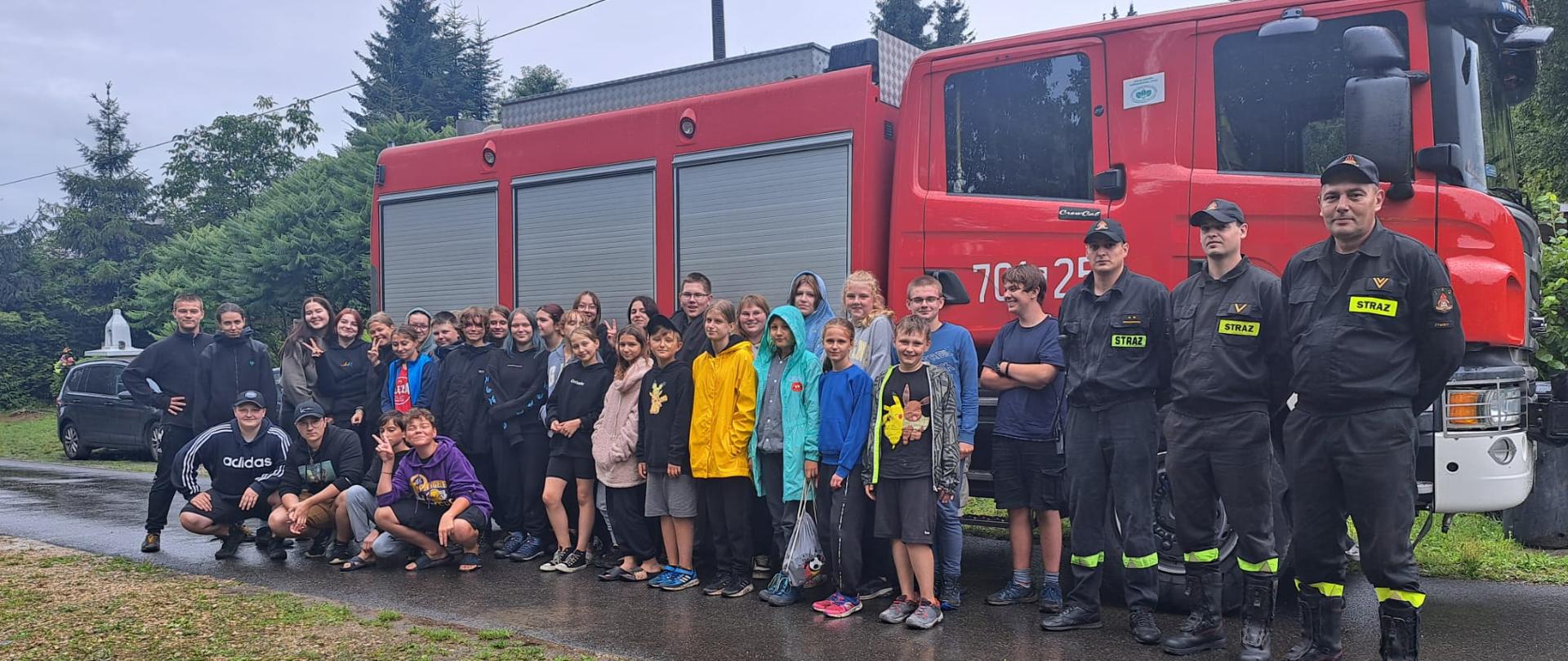 Strażacy z JRG Żywiec wizytowali obóz harcerski w Zarzeczu.